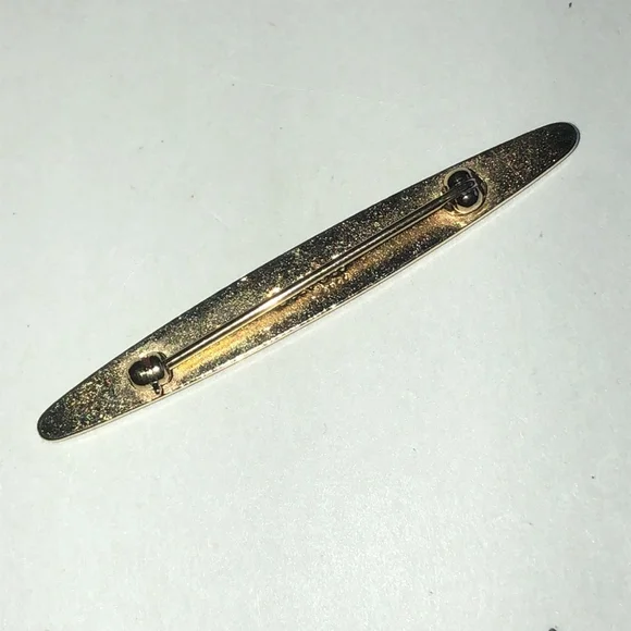 Avon Vintage Gold Tone Brooch with Intricate Design - Picture 3 of 5